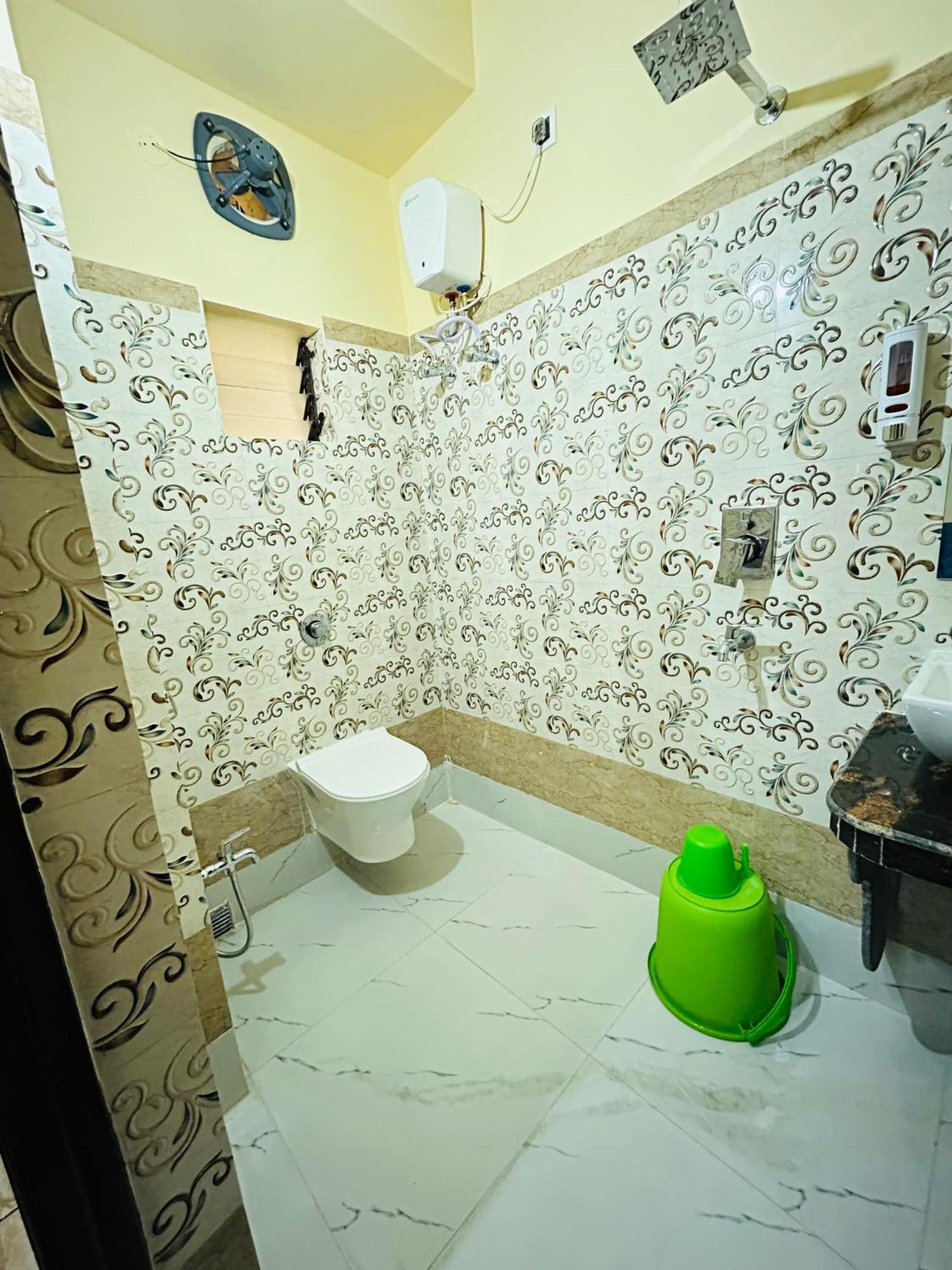 Hotel Kanan Inn Calcutta Buitenkant foto
