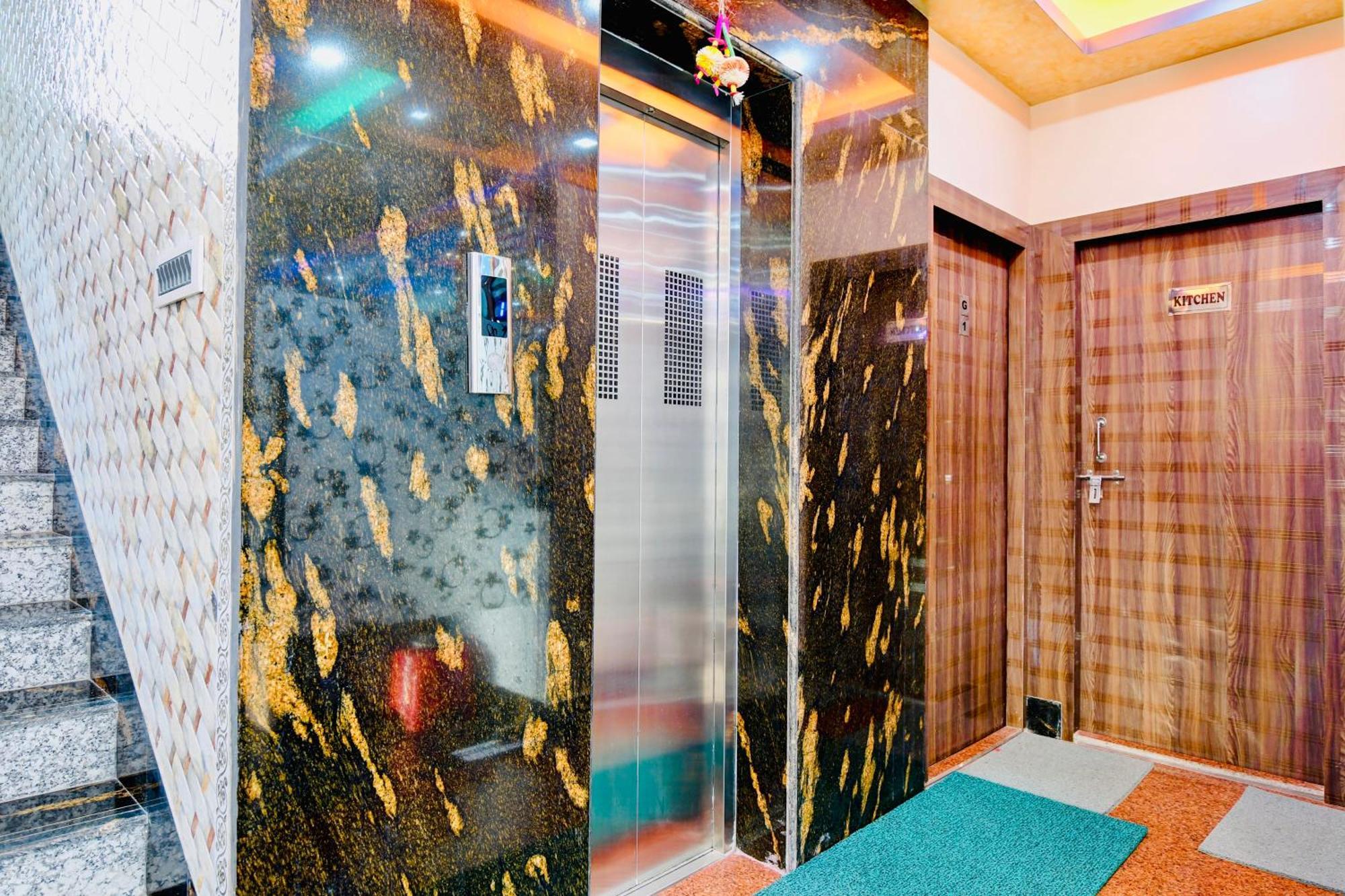 Hotel Kanan Inn Calcutta Buitenkant foto